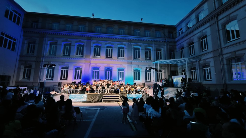 Il concerto musicale di fine anno dell'Istituto comprensivo "De Curtis" dedicato alla memoria di Paolo Mendico