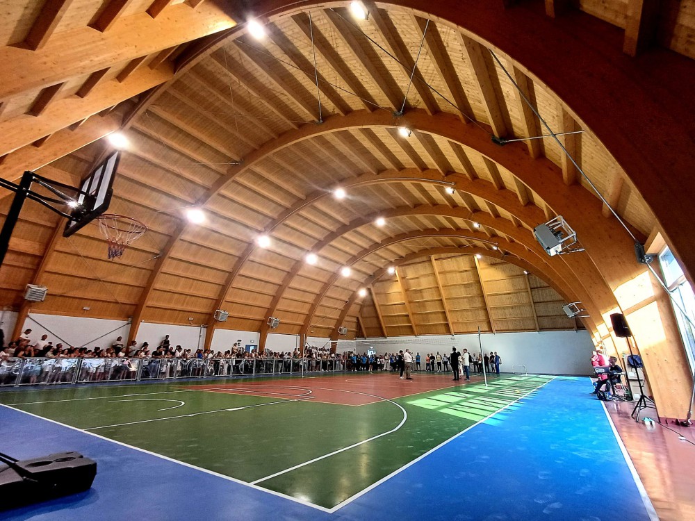 Inaugurazione del nuovo palazzetto dello sport di Ercolano, la Città Metropolitana presente con il Vicesindaco Cirillo: “Investimento concreto per la coesione sociale”