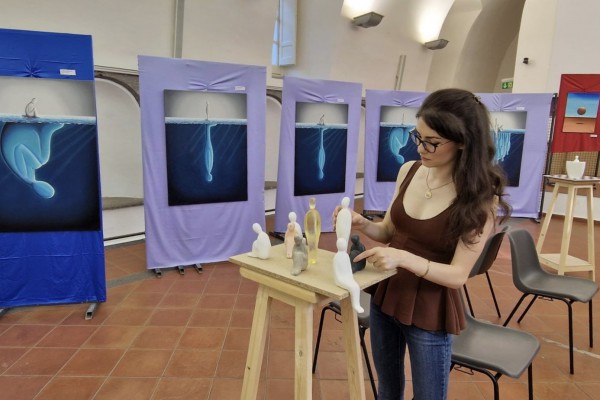 A Napoli la personale di Gioia Caliendo: allo Spazio 57 arriva “Pedine”