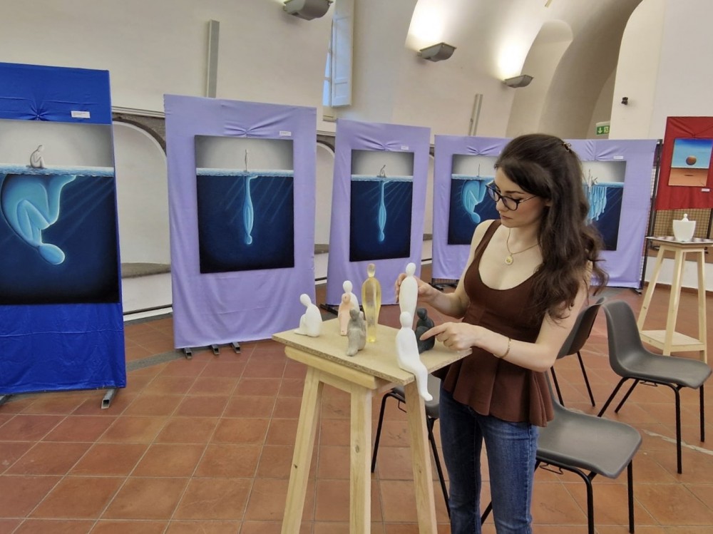 A Napoli la personale di Gioia Caliendo: allo Spazio 57 arriva “Pedine”