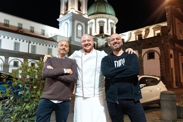 Il “Soul Pizza Burger” dei Fratelli Cacace s'affaccia sul Santuario di Madonna dell’Arco