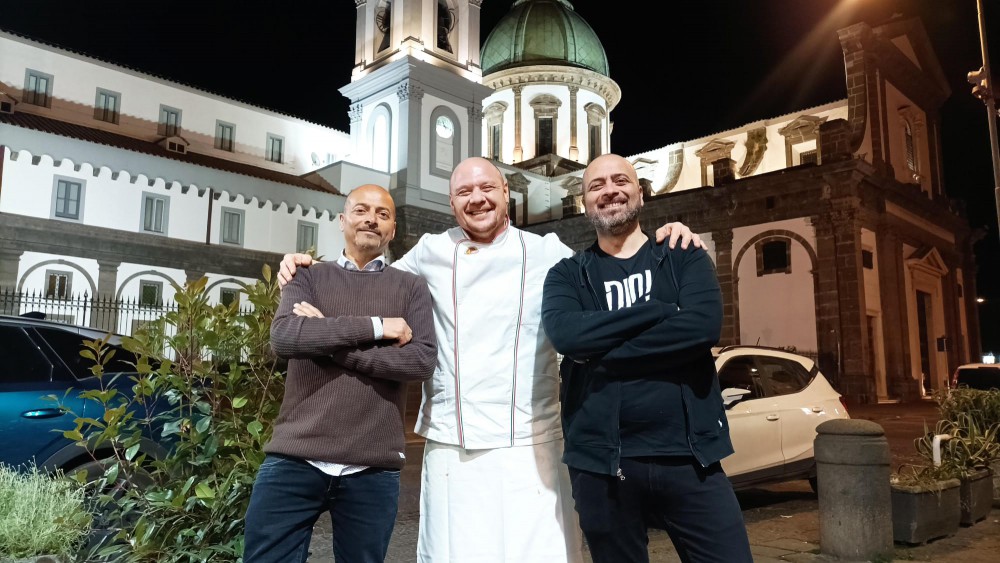 Il “Soul Pizza Burger” dei Fratelli Cacace s'affaccia sul Santuario di Madonna dell’Arco