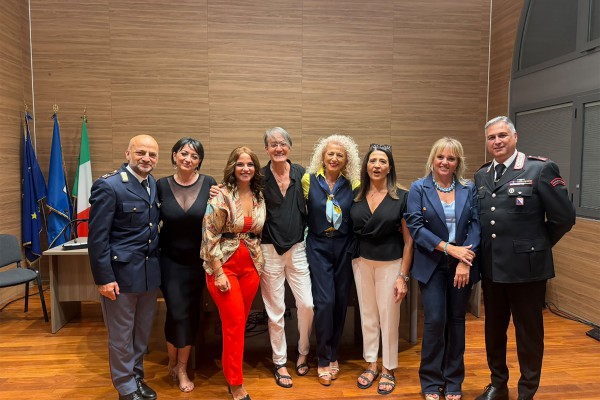 CIMITILE, GRANDE SUCCESSO PER "IO CONOSCO LA PAROLA AMORE - SECONDO STUDIO": UNA SERATA MAGICA NELLE BASILICHE
