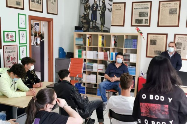 Gli alunni del "Caravaggio" intervistano Salvatore Soviero