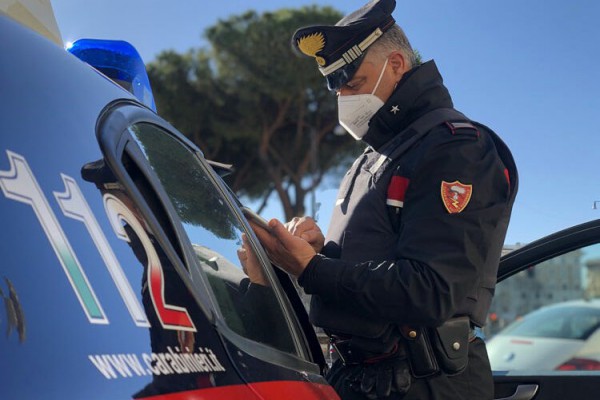 Alimenti pericolosi e nocivi, nella lente dei controlli dei carabinieri i venditori abusivi ambulanti