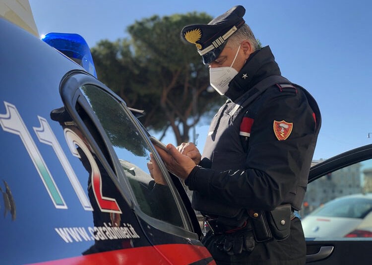 Alimenti pericolosi e nocivi, nella lente dei controlli dei carabinieri i venditori abusivi ambulanti