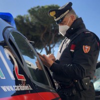Alimenti pericolosi e nocivi, nella lente dei controlli dei carabinieri i venditori abusivi ambulanti