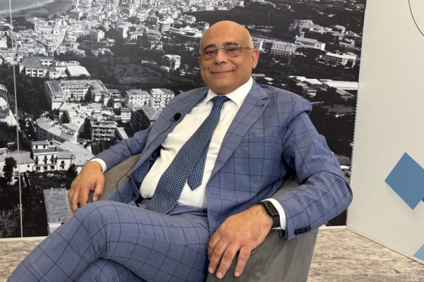 De Luca e Burioni protagonisti a Castellammare per l’evento del Parco dei Monti Lattari su salute e benessere