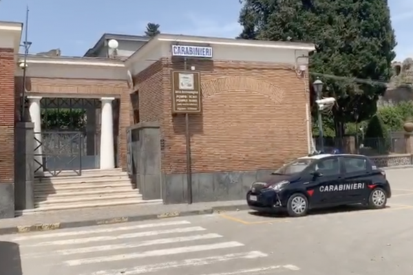 Pompei: Carabinieri scoprono due accompagnatori turistici abusivi, denunciati