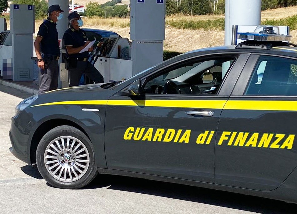 Sequestrati 80 mila litri di gasolio di contrabbando dalla Guardia di Finanza