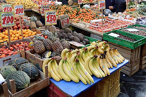Nola, il mercato settimanale torna in città per i soli prodotti alimentari