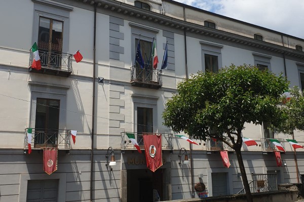 Il caso delle antenne di telefonia a Palma Campania: la Maggioranza chiarisce la situazione