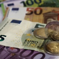 Il salario minimo al centro del dibattito politico e sociale