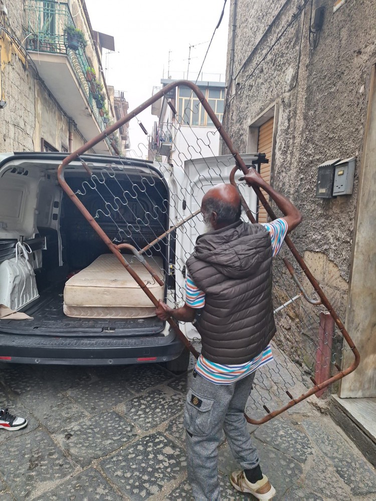 Palma Campania, stop al sovraffollamento: cittadini bengalesi si adeguano spontaneamente alle norme di sicurezza