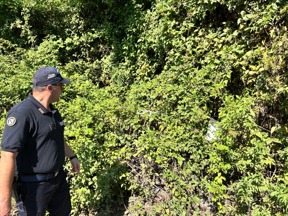 Turisti estoni sversano rifiuti a San Gennaro Vesuviano: multati e rispediti in patria