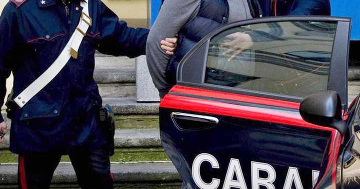 San Gennaro Vesuviano: Per non aver ricambiato il saluto entra in casa sua e la aggredisce. Carabinieri arrestano 31enne