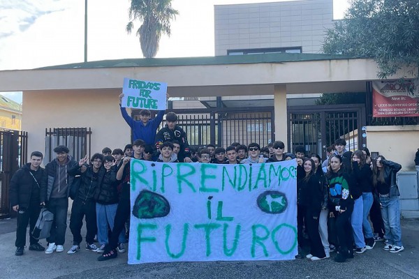 Fridays for Future: il "Rosmini" di Palma Campania aderisce alla campagna per la tutela del Pianeta