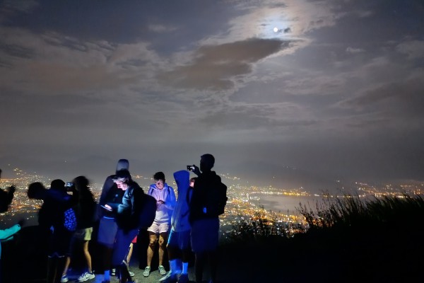 "Vesuvio ‘e Nott": Cultura, trekking ed emozioni sotto le stelle