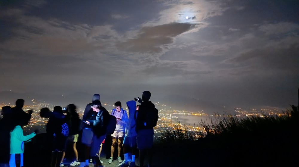 "Vesuvio ‘e Nott": Cultura, trekking ed emozioni sotto le stelle