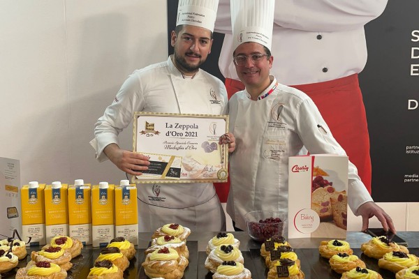 Pasticceria “La Fiorente” in festa: Nello Sepe vince la Zeppola d’Oro 2021