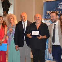 Amedeo Colella e il successo di “Napoli due volte al dì”: il Premio Ipazia consacra il bestseller partenopeo