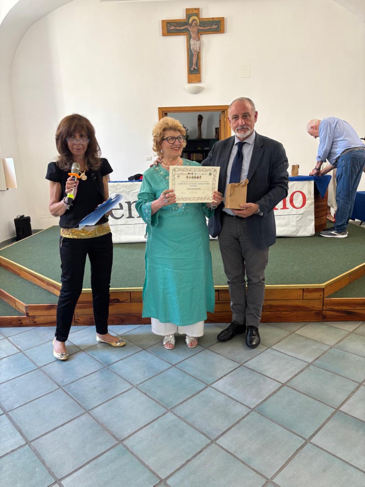 Adelina Mauro, ancora sul podio: dal Premio Giambattista Vico al riconoscimento di dentroSalerno per “Padre Pio”