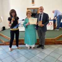 Adelina Mauro, ancora sul podio: dal Premio Giambattista Vico al riconoscimento di dentroSalerno per “Padre Pio”