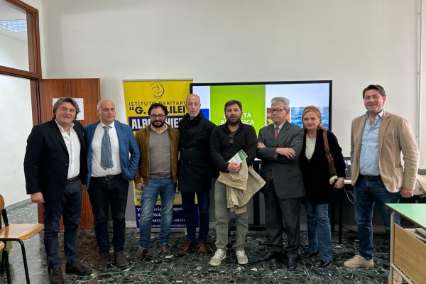 Accordo tra l’Istituto Superiore “Leone-Nobile” e l’Istituto Paritario “Galileo Galilei” di Nola
Sostenibilità, innovazione e sviluppo locale: le scuole stipulano un protocollo d’intesa