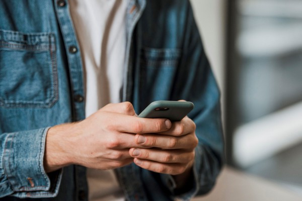 TRUFFE, SCOPERTA "CENTRALE" CHE INVIAVA MIGLIAIA SMS AL GIORNO CON TECNICA SMISHING