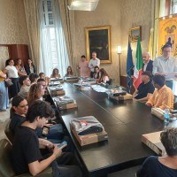 Computer portatili per premiare il merito: al via le consegne agli studenti più bravi della Città Metropolitana di Napoli