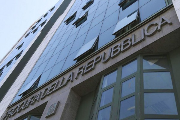 Favoreggiamento all’immigrazione clandestina, falso e truffa: misure cautelari per diciotto persone