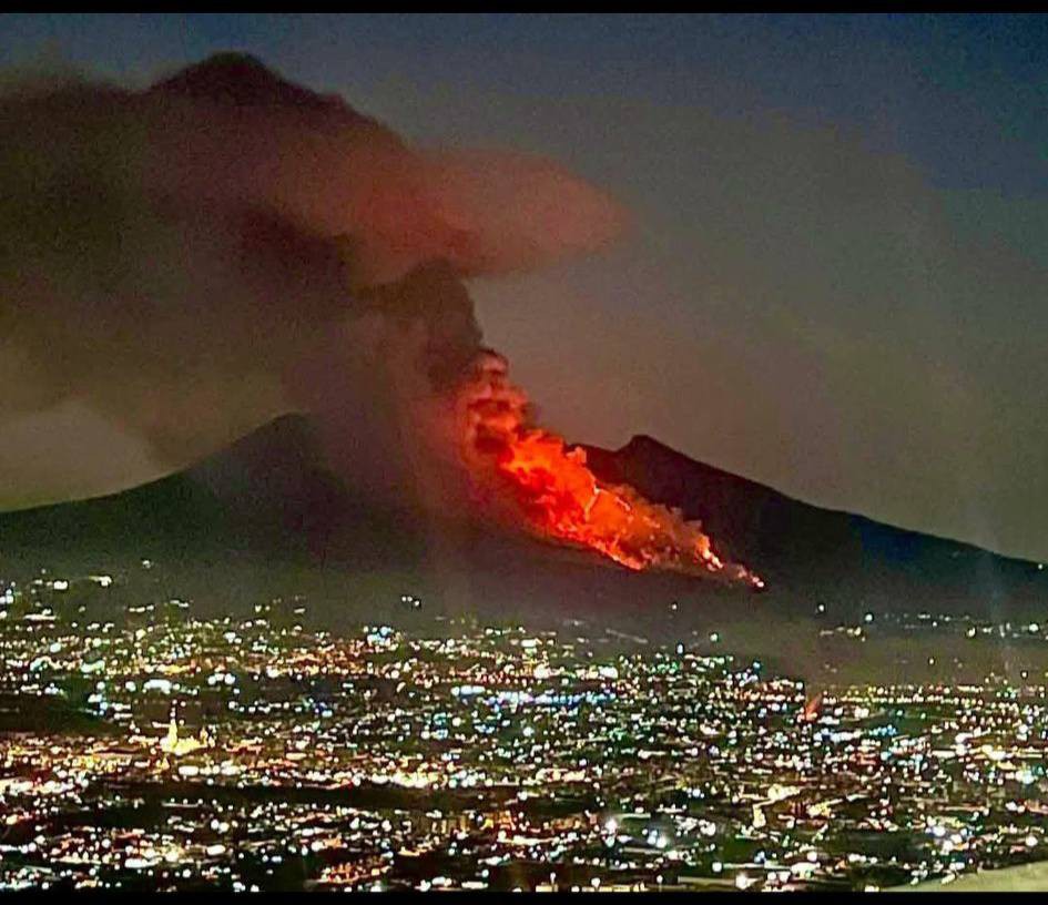 Roghi sul Vesuvio, Città Metropolitana: “Finalmente uno spiraglio. Ora massimo rigore su bonifiche e responsabilità. Un sentito grazie a tutti gli operatori”