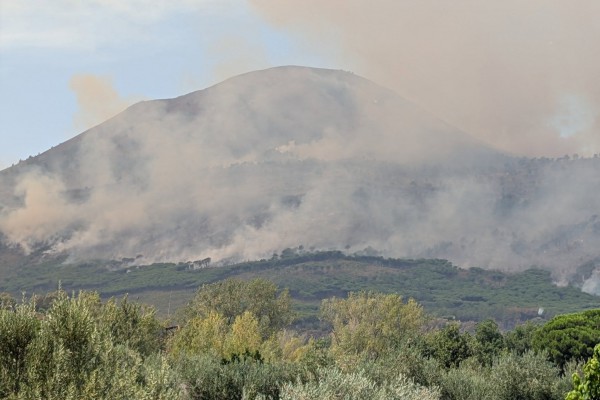 Terzigno Verde: "Noi i primi a segnalare il rischio incendio. Ora collaboriamo per salvare il Vesuvio"