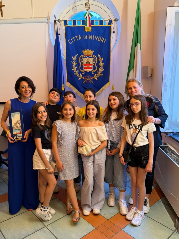 La De Curtis trionfa a VerdePoesia e CaretaCanta: premiati a Minori gli alunni della primaria tra poesie, disegni e filastrocche