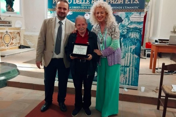 “Viaggio nel deserto”: Sabato De Luca e la poesia come resistenza all’oblio