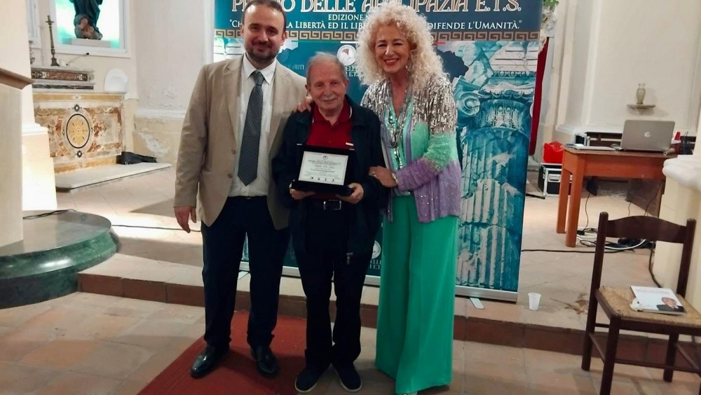 “Viaggio nel deserto”: Sabato De Luca e la poesia come resistenza all’oblio