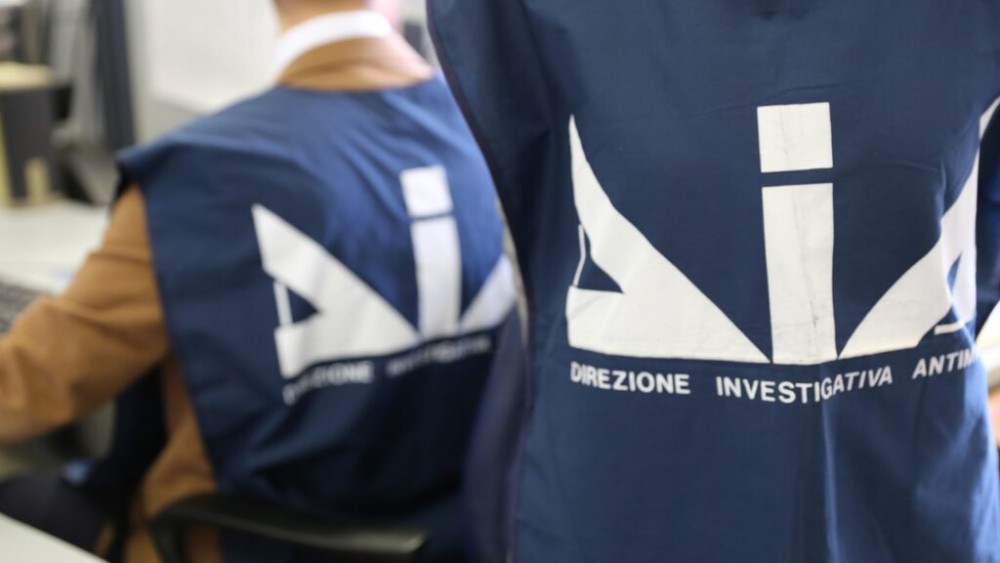 Carabinieri e DDA arrestano 26 persone. Gli ordini partivano dal carcere. L’articolazione del clan Moccia tra estorsioni e droga