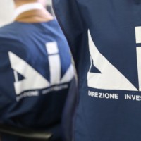 Carabinieri e DDA arrestano 26 persone. Gli ordini partivano dal carcere. L’articolazione del clan Moccia tra estorsioni e droga