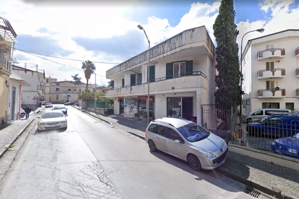 Palma Campania, bengalese spacciava yaba e hashish in salumeria: arrestato