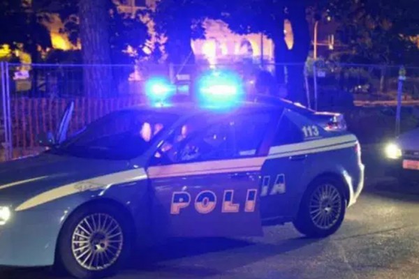 Niente mascherine e distanziamento: la Polizia mette i sigilli a una discoteca in Costiera