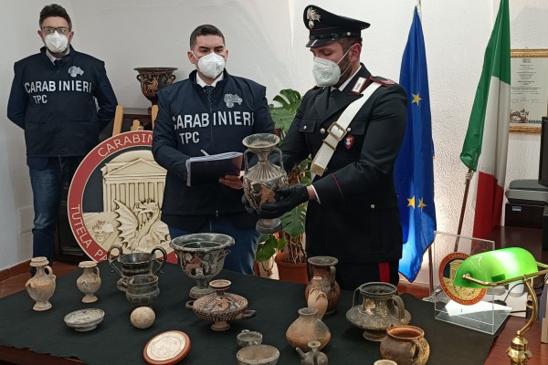Collezione privata di reperti archeologici: sequestro dei Carabinieri