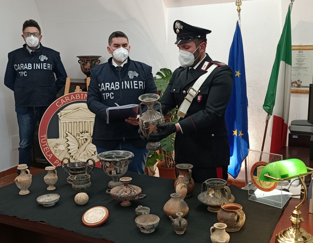 Collezione privata di reperti archeologici: sequestro dei Carabinieri