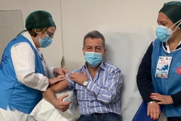 Palma Campania, tra i primi vaccinati nel V-Day il professore Felice Nunziata