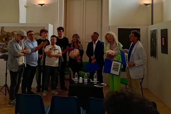 “La stanza 3B” a Palazzo Allocca: Saviano riempie la cultura di pubblico e musica