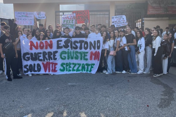Si alza il grido di speranza dei giovani del "Rosmini": Palestina Libera!