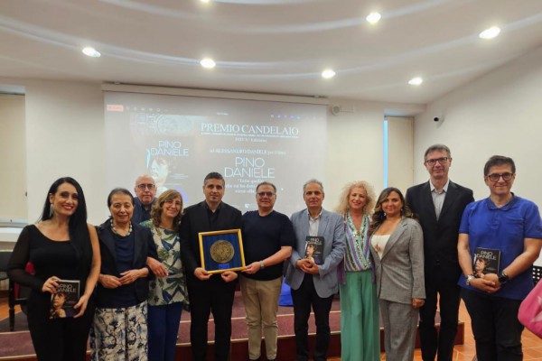 Emozioni in Musica: l’Associazione Culturale Passepartout conferisce ad Alessandro Daniele il ‘Premio Candelaio 2025’