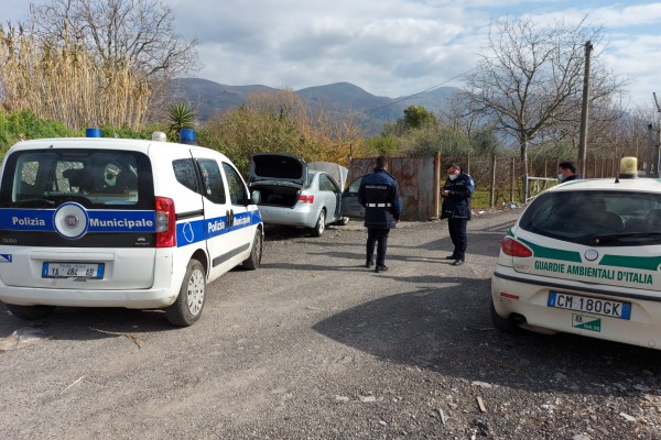 Palma Campania : Gav ritrovano un'auto abbandonata, è mistero