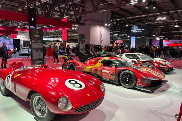 Che show alla "Milano AutoClassica 2023": passerella delle automobili più prestigiose