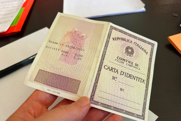 Carta d’identità: addio alla versione cartacea