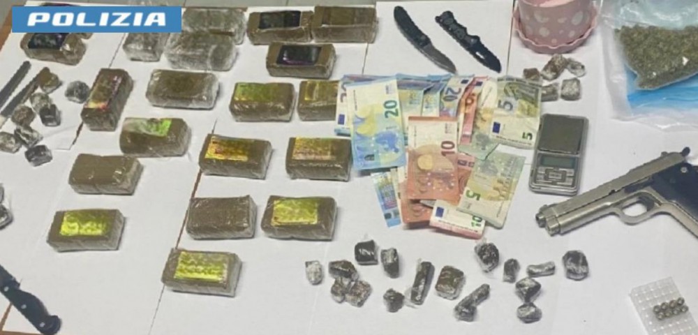 Piazza Giordano Bruno: nasconde in casa oltre 2 kg di droga. Arrestato a Nola un 33enne dalla Polizia di Stato